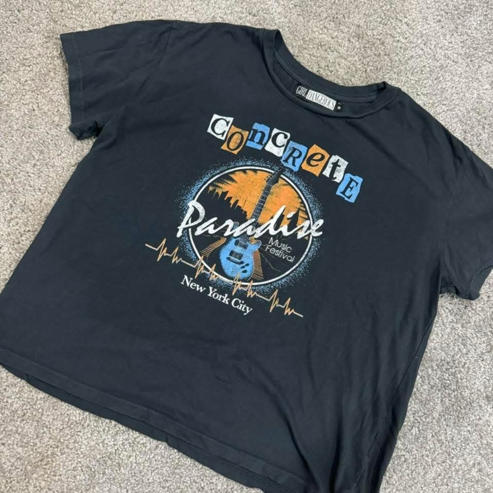 Dark Grey Graphic T - Cropped Style - Women’s Medium / Boutique Brand